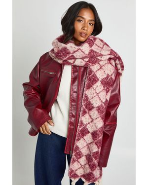 Boohoo Argyle Tassel Fluffy Scarf - Rojo