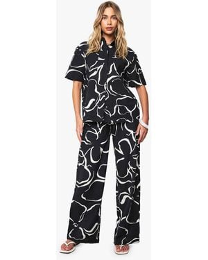 Boohoo Abstract Floral Textured Pants - Black