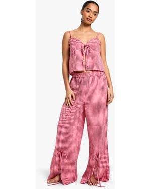 Boohoo Pijama Petite De Pantalón Largo Y Camisola Con Estampado De Cuadros Vichy - Rojo