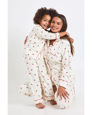 Boohoo Kids Matching Family Cherry Print Baby Fleece Long Sleeve Shirt & Trousers Pyjama Set - Blanco