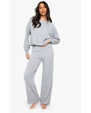 Boohoo Pijama Para Estar En Casa De Pantalón Y Top De Manga Larga Y Tela Jersey Con Estampado De Rayas - Azul