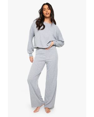 Boohoo Pijama Para Estar En Casa De Pantalón Y Top De Manga Larga Y Tela Jersey Con Estampado De Rayas - Azul
