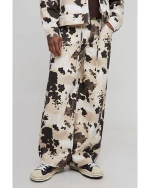 Boohoo Parachute Cow Print Belted Jeans - Marrón