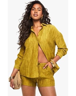 Boohoo Woven Crinkle Flippy Shorts - Yellow