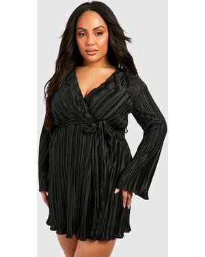 Boohoo Plus Wide Plisse Flared Sleeve Skater Dress - Black
