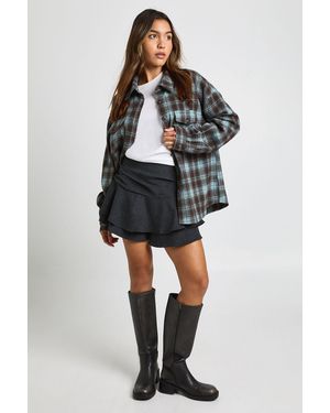 Boohoo Ruched Textured Ruffle Skort - Negro