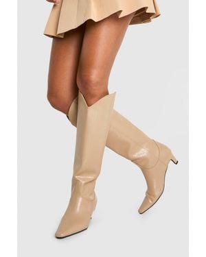 Boohoo Botas Por La Rodilla Con Tacón Bajo Y Acabado De Cocodrilo - Neutro