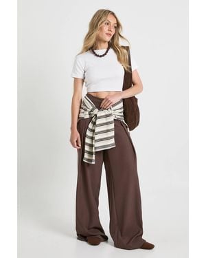 Boohoo Tall Woven Pleated Wide Leg Trouser - Brown