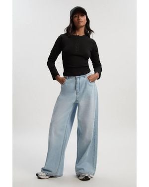 Boohoo Petite Mid Waist Loose Fit Wide Leg Jean - Blue
