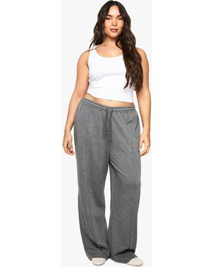Boohoo Pantalón Plus De Pernera Ancha Con Raya Diplomática - Gris