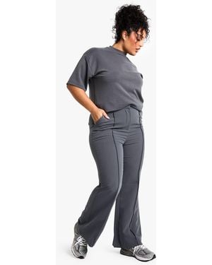 Boohoo Basics Plus Flare Leg Tailored Trouser - Blue