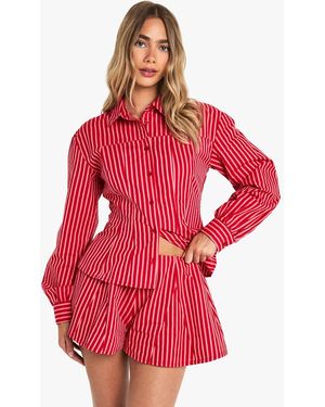 Boohoo Stripe Pleated Flippy Short - Red