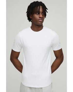 Boohoo Basic Muscle Fit Curved Hem T-Shirt - White