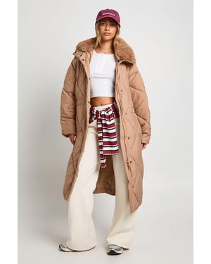 Boohoo Parka Maxi Premium Acolchada Con Ribete De Pelo Sintético - Neutro