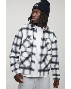 BoohooMAN Oversized Cargo Heavyweight Check Overshirt - Weiß