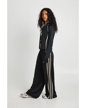 Boohoo Side Stripe Tricot Adjustable Cuff Wide Leg Jogger - Black