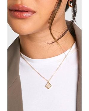 Boohoo Pearl Clover Pendant Necklace - White