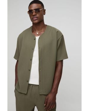 BoohooMAN Oversized Collarless Pleated Short Sleeve Shirt - Green
