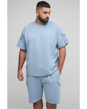 BoohooMAN Plus T-Shirt mit Utility-Tasche & Cargo-Shorts - Blau