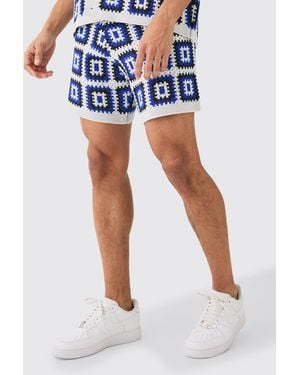 BoohooMAN Relaxed Crochet Knit Short In White - Blue