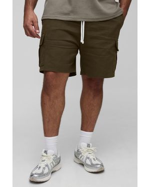 BoohooMAN Plus Elasticated Waist Relaxed Fit Woven Tab Cargo Shorts - Green