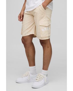 BoohooMAN Lockere mittellange Cargo-Shorts mit Print - Natur