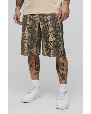 BoohooMAN Regular Snake Print Washed Jorts - Green
