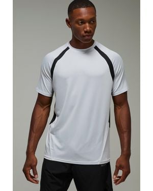 BoohooMAN Man Active Lightweight Colour Block Regular Fit Gym T-shirt - Grey