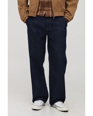BoohooMAN Relaxed Fit Pleat Front Indigo Jeans - Blau