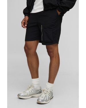BoohooMAN Slim-Fit Nylon Cargo-Shorts mit elastischem Bund - Schwarz