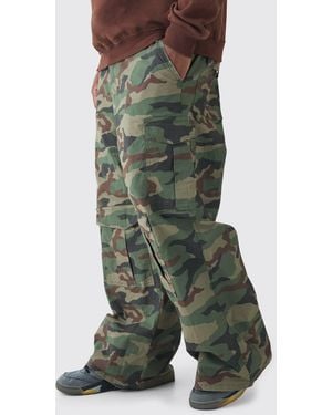 BoohooMAN Plus Baggy Fit Distressed Pocket Canvas Camo Cargo Trousers - Green