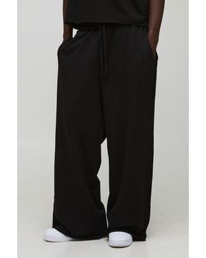 BoohooMAN Extreme Wide Leg Loopback MAN Script Embroidered Raw Hem Joggers - Schwarz