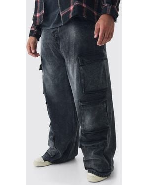 BoohooMAN Plus lockere Cargo-Jeans mit Taschen - Schwarz