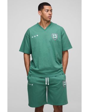 BoohooMAN Oversized Ofcl Varsity V Neck T-shirt & Short Set - Green