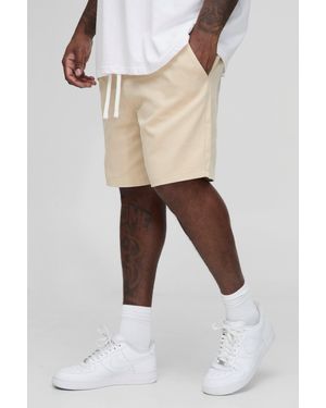 BoohooMAN Plus Elasticated Waist Relaxed Fit Shorts - Natural