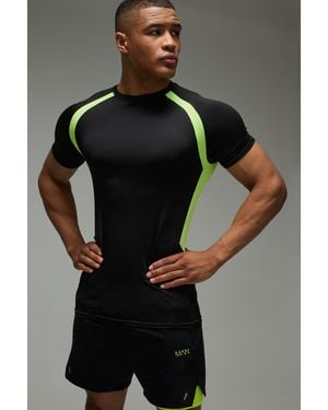 BoohooMAN Active Lightweight Color Block Muscle Fit Workout T-Shirt - Black