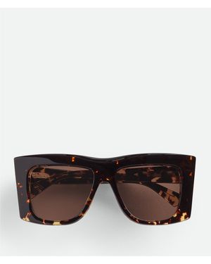 新作【Bottega Veneta】ディジー スクエア サングラス、ブラック Bottega Veneta® Dizzy Square Sunglasses in Black/grey. Shop