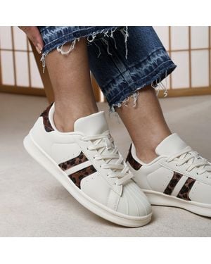 Where's That From Yamileth Stripe Panel Detailed Trainer - Blue