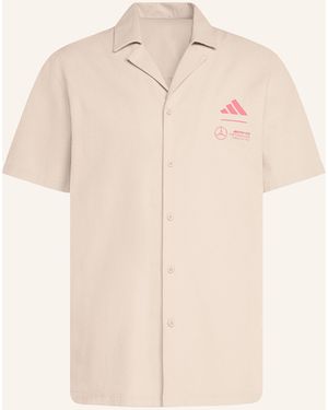 adidas Resorthemd MERCEDES - AMG PETRONAS FORMULA ONE TEAM SUMMER Loose Fit - Natur