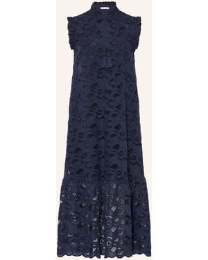 Mrs & HUGS Kleid aus Lochspitze - Blau