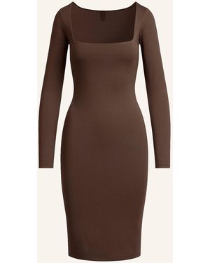 Skims Lounge-Kleid SMOOTH LAYER - Braun