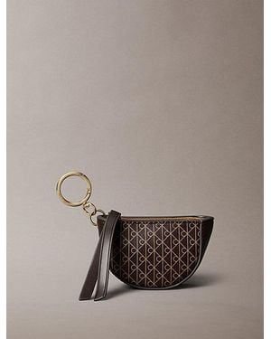 Calvin Klein Colgante para bolso con minibolsillo, cremallera y logo emblemático - Gris