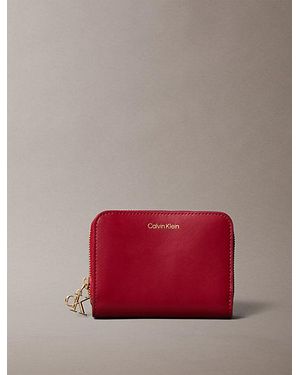 Calvin Klein Leren Rfid-Portemonnee Met Monogram En Bedel - Rood