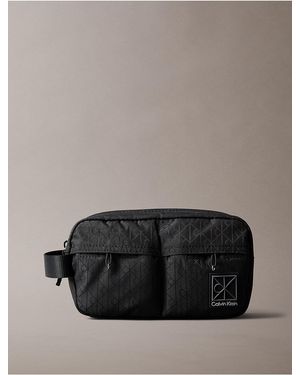 Calvin Klein Utility Emblem Dopp Kit - Gray