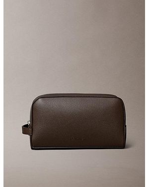 Calvin Klein Toilettas - Bruin