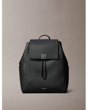 Calvin Klein Zaino Con Patta Con Elementi Metallici E Logo Con Emblema - Grigio