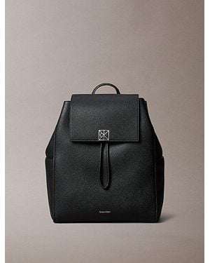 Calvin Klein Mochila con solapa y herraje con logo emblemático - Negro