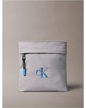 Calvin Klein Nylon Monologo Flatpack - Gray