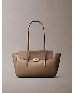 Calvin Klein Gravierte Tote Bag Mit Gebürsteter Klappe Aus Wildleder - Natur