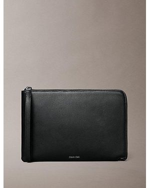 Calvin Klein Saffiano Polsbandportemonnee Met Ritssluiting - Grijs